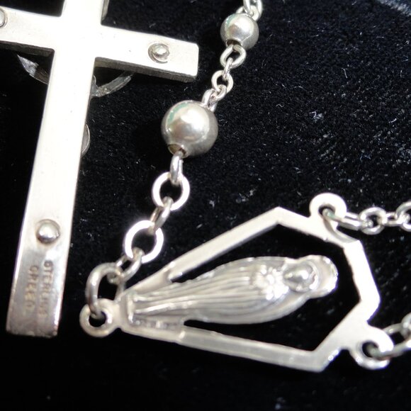 Sterling Silver V Center Medal 17.3 Grams 17" Rosary - Picture 7 of 10